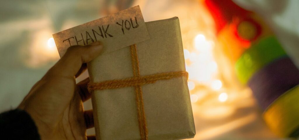 THANK YOUと書いてあるプレゼント